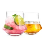 Verres tumbler transparents à base évasée avec jus et boisson fraîche