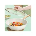 Poêle wok octogonale effet granit blanc avec couvercle en verre soulevé